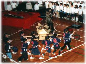 shimizudai_mikoshi2.jpg (18558 bytes)